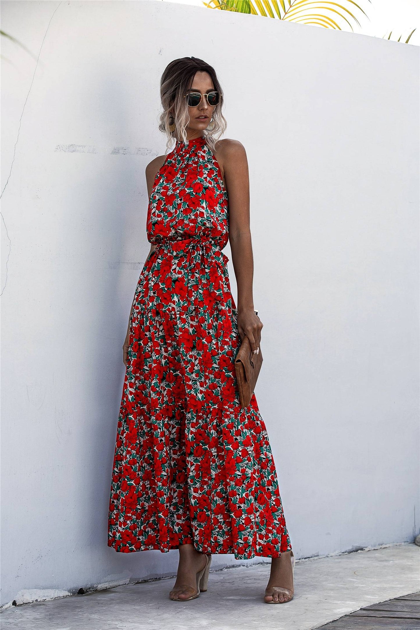 Floral Elegance – Trägerloses Maxikleid mit Neckholder