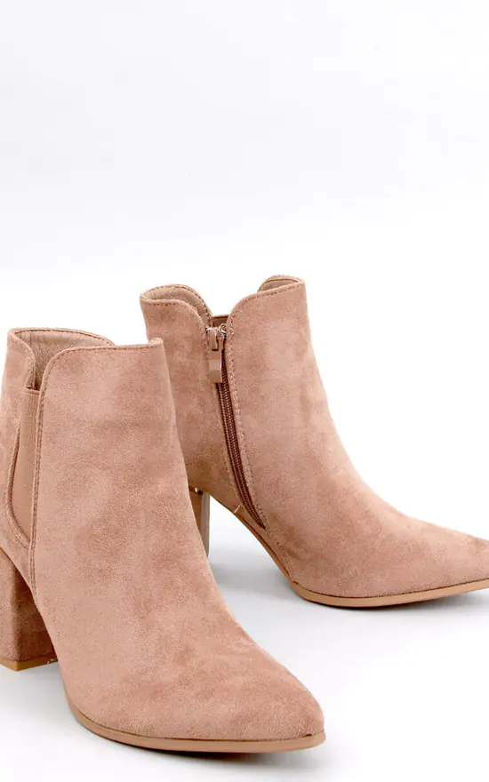 Stylische Stiefeletten mit niedrigem Absatz in Beige