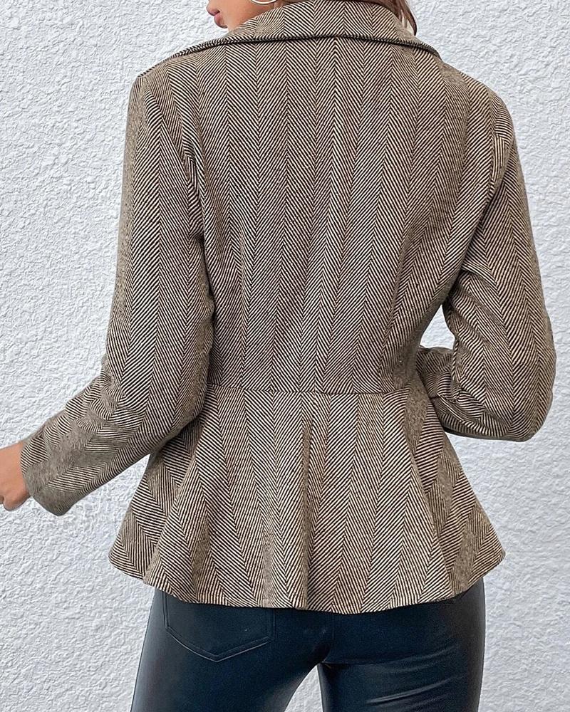 Eleganter Damenblazer mit Knöpfen und Rüschen-Details